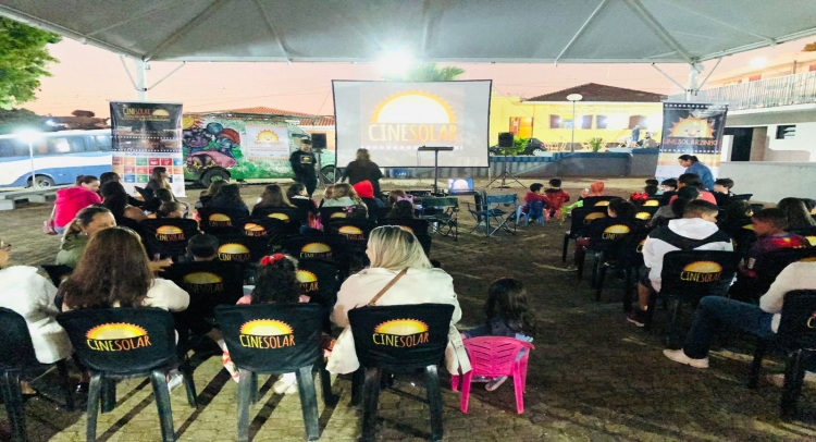 CINESOLAR FAZ UM GRANDE SUCESSO EM TAPIRATIBA