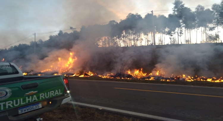 PREFEITURA DE TAPIRATIBA NA LUTA CONTRA OS INCÊNDIOS