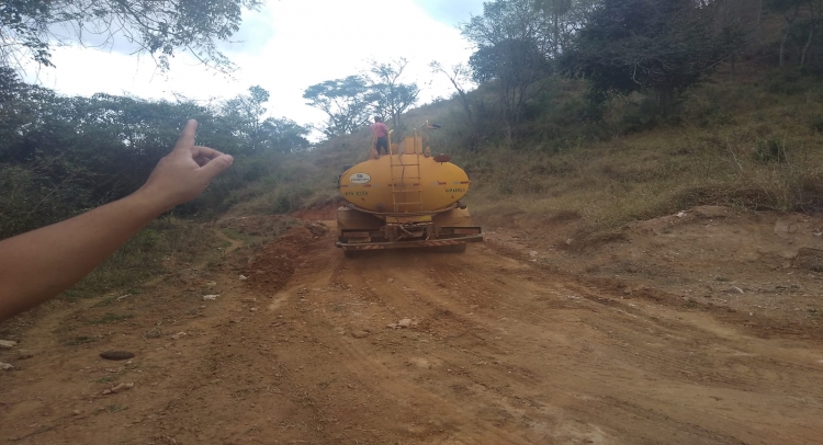 INCÊNDIO NO BAIRRO JARDIM SANTA CLARA É CONTIDO COM UNIÃO DE FORÇAS