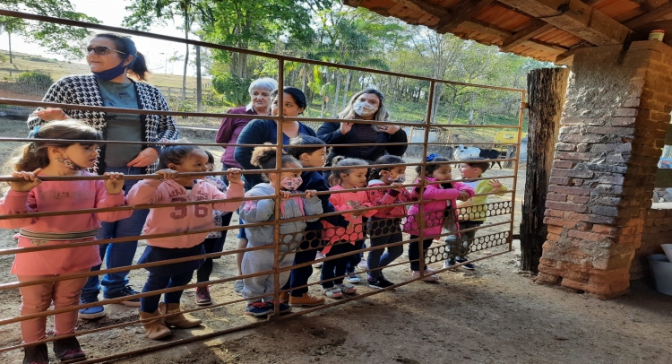 PROGRAMA “A UNIÃO FAZ A VIDA” LEVA ALUNOS DA ESCOLA MARIA LÚCIA TRIPOLONI PARA CONHECER SÍTIO.