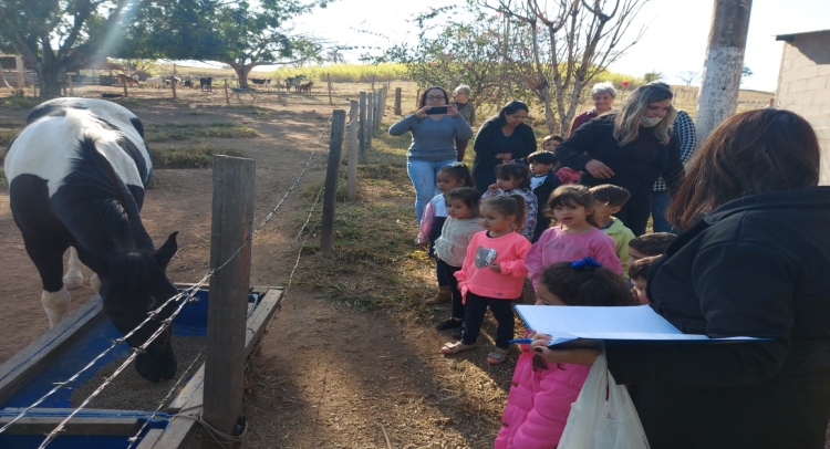 PROGRAMA “A UNIÃO FAZ A VIDA” LEVA ALUNOS DA ESCOLA MARIA LÚCIA TRIPOLONI PARA CONHECER SÍTIO.