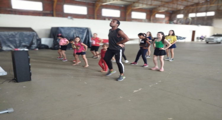 INÍCIO OFICINA DE DANÇA PARA CRIANÇAS