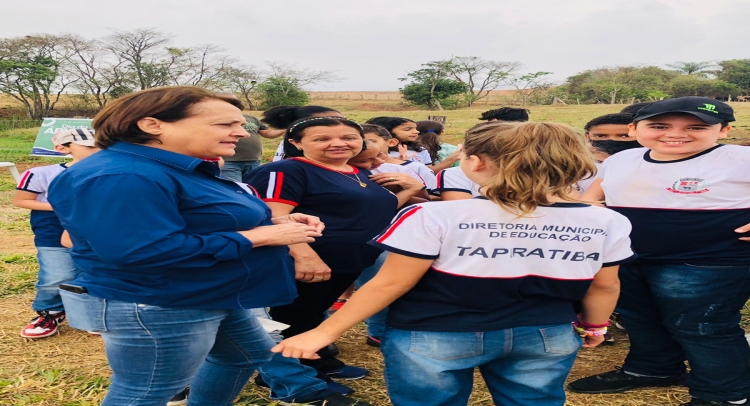 PREFEITURA DE TAPIRATIBA REALIZA PLANTIO DE ÁRVORES