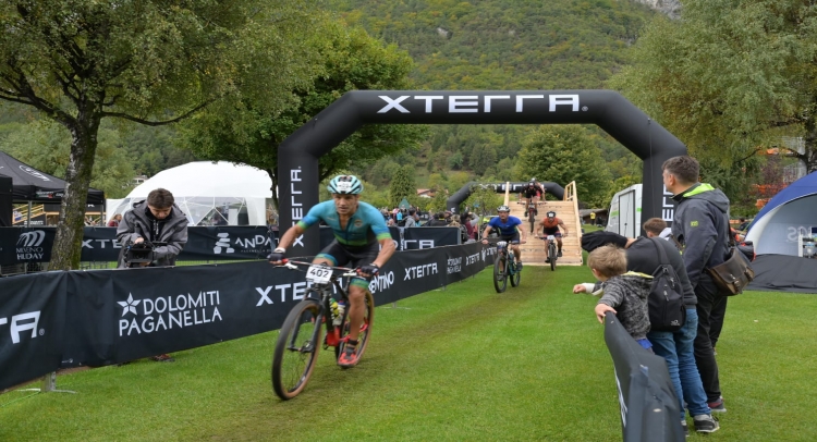 TAPIRATIBA É REPRESENTADA NO MUNDIAL DO XTERRA NA ITÁLIA.