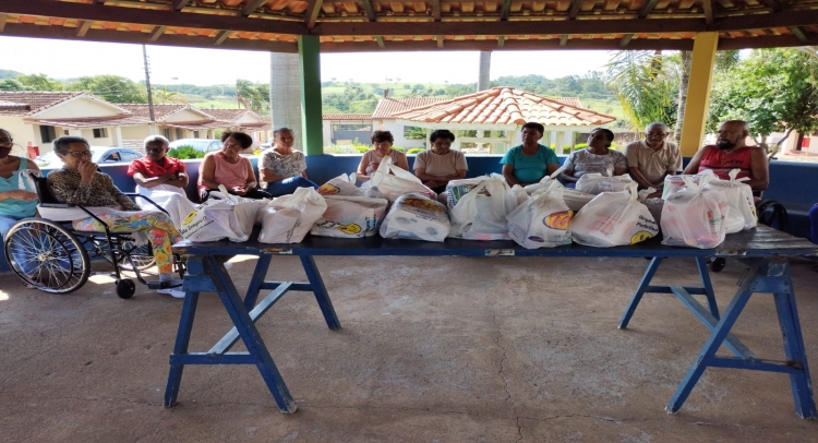 ESCOLA MUNICIPAL DE TAPIRATIBA REALIZA PROJETO NO LAR ASSISTENCIAL OSÓRIO MACIEL DE FARIA (ASILO).