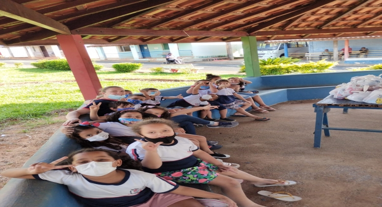 ESCOLA MUNICIPAL DE TAPIRATIBA REALIZA PROJETO NO LAR ASSISTENCIAL OSÓRIO MACIEL DE FARIA (ASILO).