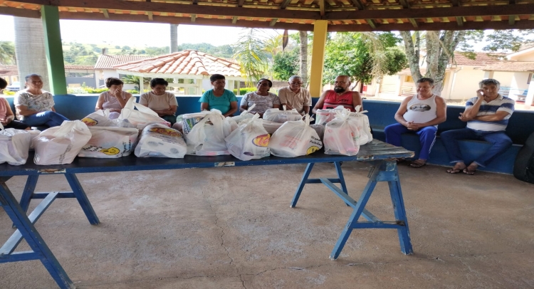 ESCOLA MUNICIPAL DE TAPIRATIBA REALIZA PROJETO NO LAR ASSISTENCIAL OSÓRIO MACIEL DE FARIA (ASILO).