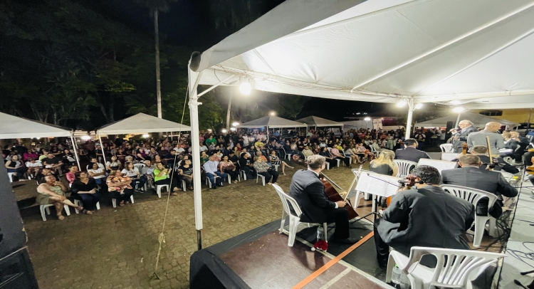 BRAVO, BRAVISSIMO... ASSIM FOI A APRESENTAÇÃO DA ORQUESTRA JAZZ-SINFÔNICA DE SÃO JOÃO DA BOA VISTA EM TAPIRATIBA.