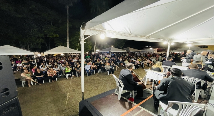 BRAVO, BRAVISSIMO... ASSIM FOI A APRESENTAÇÃO DA ORQUESTRA JAZZ-SINFÔNICA DE SÃO JOÃO DA BOA VISTA EM TAPIRATIBA.