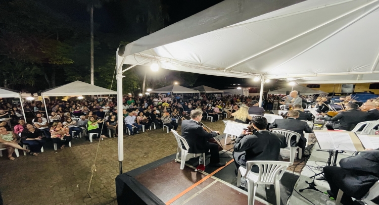 BRAVO, BRAVISSIMO... ASSIM FOI A APRESENTAÇÃO DA ORQUESTRA JAZZ-SINFÔNICA DE SÃO JOÃO DA BOA VISTA EM TAPIRATIBA.