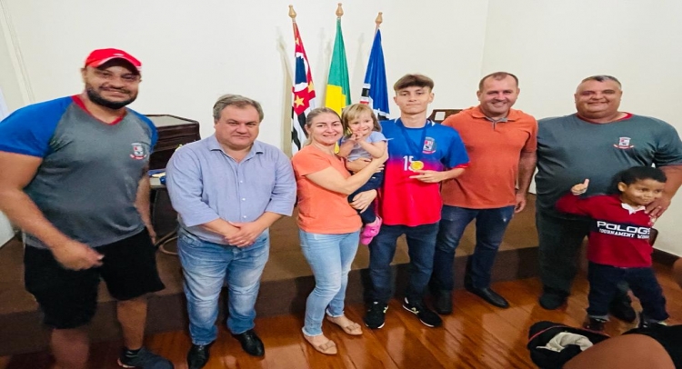 TAPIRATIBA É CAMPEÃ DO CAMPEONATO REGIONAL DE FUTSAL MASCULINO 2022