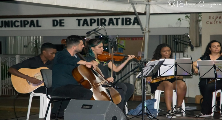 INAUGURAÇÃO DAS LUZES DE NATAL E ABERTURA DA EXPOSIÇÃO DE PRESÉPIOS FOI UM SUCESSO!