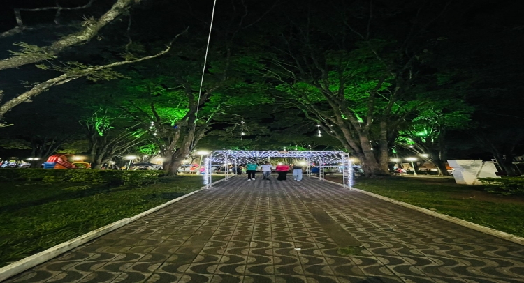 INAUGURAÇÃO DAS LUZES DE NATAL E ABERTURA DA EXPOSIÇÃO DE PRESÉPIOS FOI UM SUCESSO!