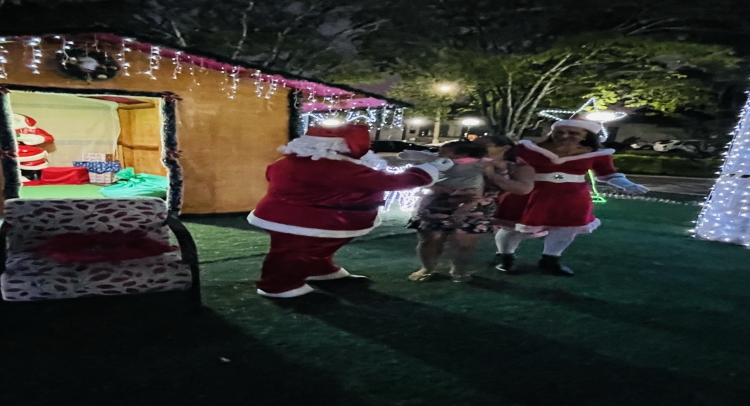 CHEGADA DO PAPAI NOEL REUNE CENTENAS DE FAMÍLIAS TAPIRATIBENSES.