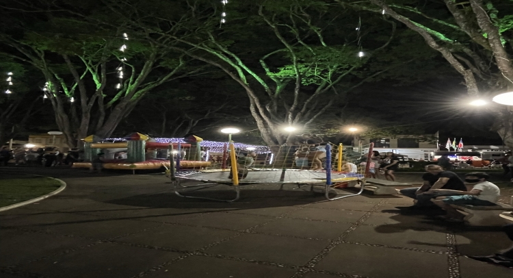 CHEGADA DO PAPAI NOEL REUNE CENTENAS DE FAMÍLIAS TAPIRATIBENSES.