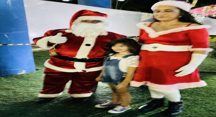 CHEGADA DO PAPAI NOEL REUNE CENTENAS DE FAMÍLIAS TAPIRATIBENSES.