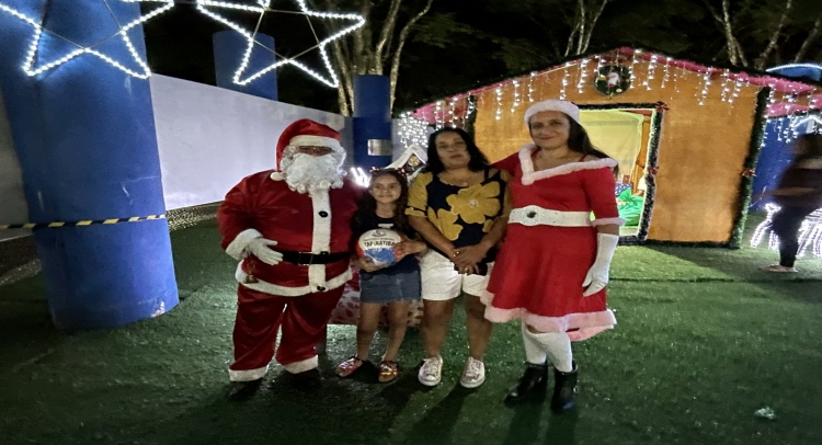 CHEGADA DO PAPAI NOEL REUNE CENTENAS DE FAMÍLIAS TAPIRATIBENSES.