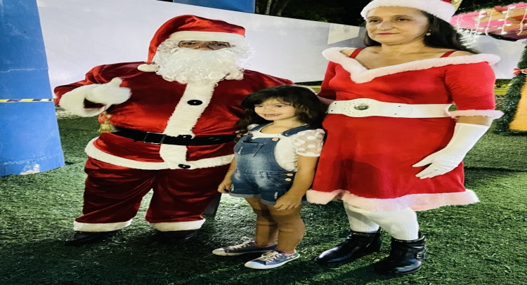 CHEGADA DO PAPAI NOEL REUNE CENTENAS DE FAMÍLIAS TAPIRATIBENSES.