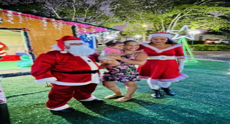 CHEGADA DO PAPAI NOEL REUNE CENTENAS DE FAMÍLIAS TAPIRATIBENSES.