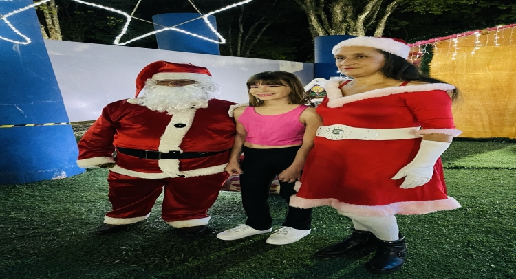 CHEGADA DO PAPAI NOEL REUNE CENTENAS DE FAMÍLIAS TAPIRATIBENSES.