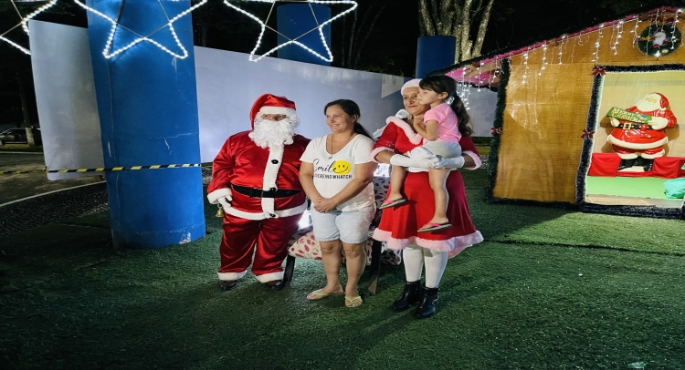 CHEGADA DO PAPAI NOEL REUNE CENTENAS DE FAMÍLIAS TAPIRATIBENSES.