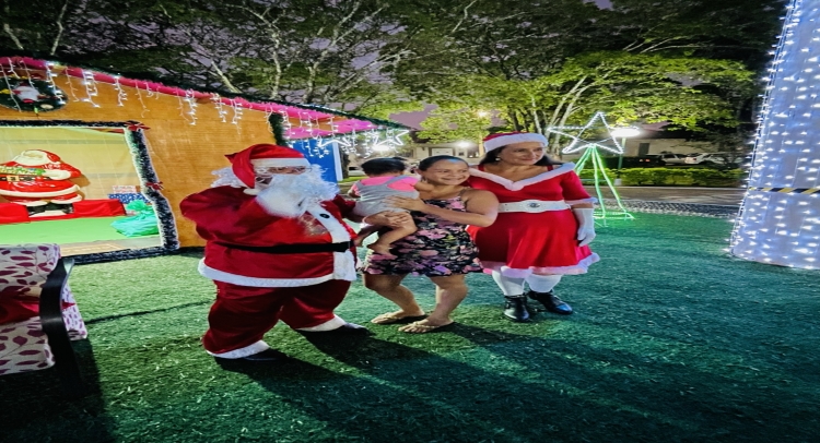 CHEGADA DO PAPAI NOEL REUNE CENTENAS DE FAMÍLIAS TAPIRATIBENSES.