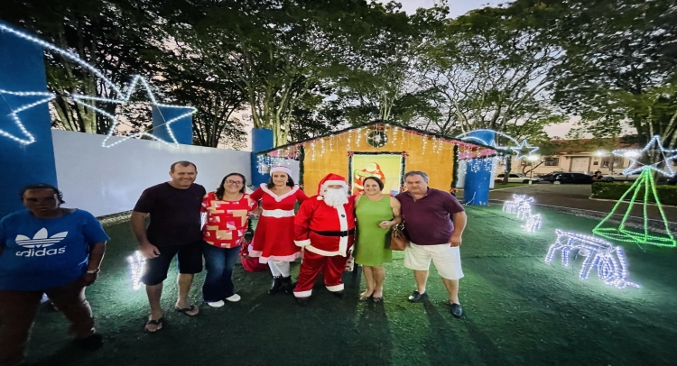 CHEGADA DO PAPAI NOEL REUNE CENTENAS DE FAMÍLIAS TAPIRATIBENSES.