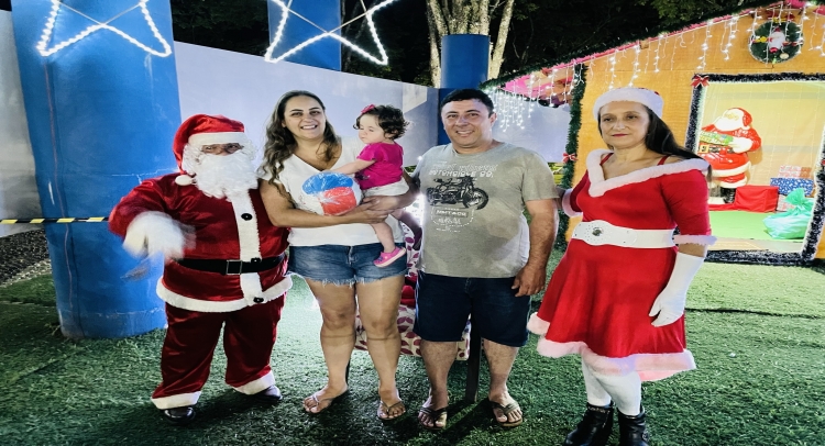 CHEGADA DO PAPAI NOEL REUNE CENTENAS DE FAMÍLIAS TAPIRATIBENSES.