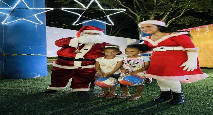 CHEGADA DO PAPAI NOEL REUNE CENTENAS DE FAMÍLIAS TAPIRATIBENSES.