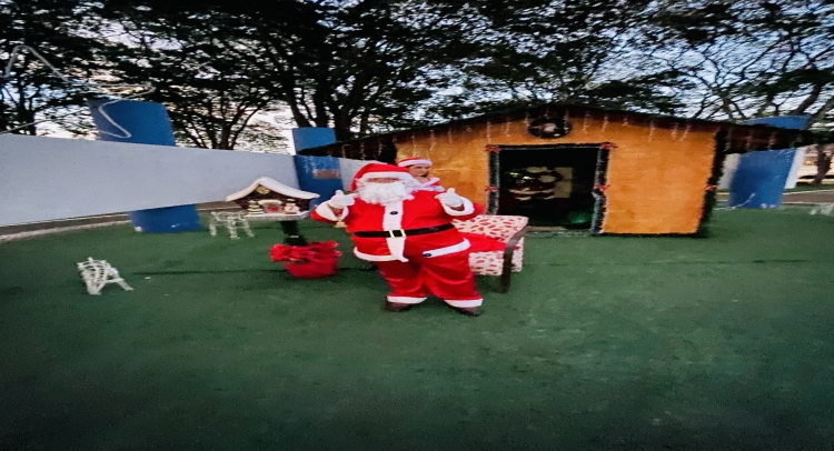 CHEGADA DO PAPAI NOEL REUNE CENTENAS DE FAMÍLIAS TAPIRATIBENSES.