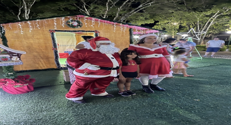 CHEGADA DO PAPAI NOEL REUNE CENTENAS DE FAMÍLIAS TAPIRATIBENSES.