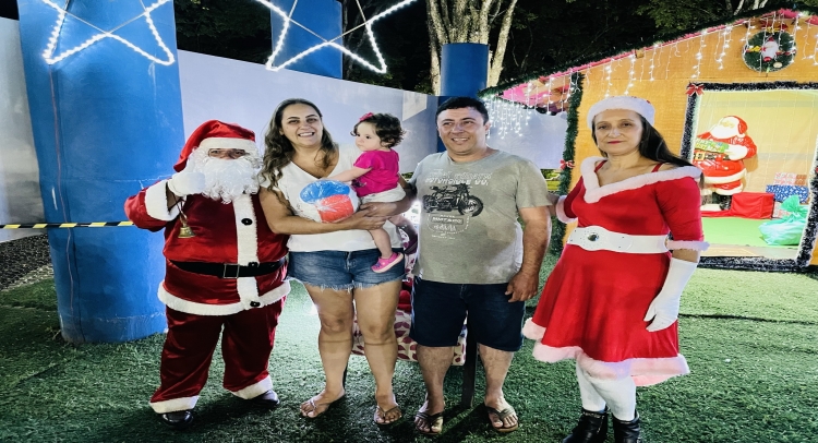 CHEGADA DO PAPAI NOEL REUNE CENTENAS DE FAMÍLIAS TAPIRATIBENSES.