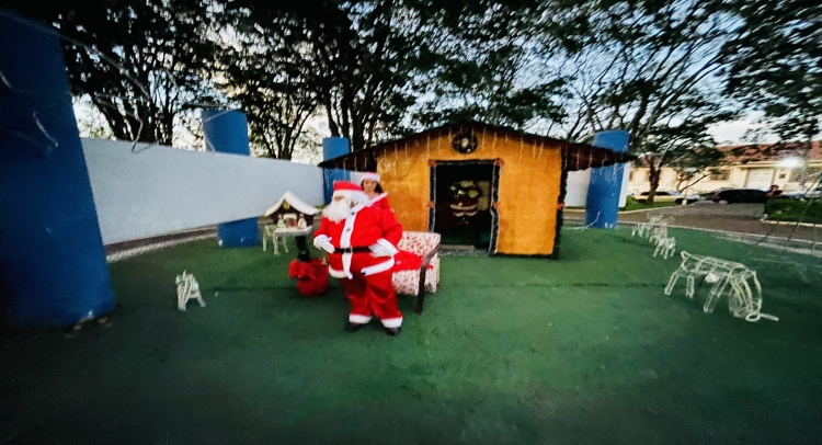 CHEGADA DO PAPAI NOEL REUNE CENTENAS DE FAMÍLIAS TAPIRATIBENSES.