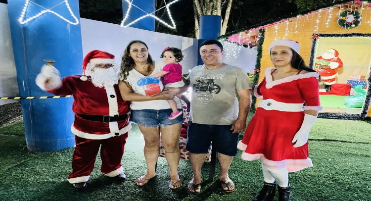 CHEGADA DO PAPAI NOEL REUNE CENTENAS DE FAMÍLIAS TAPIRATIBENSES.