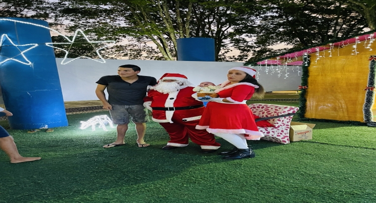 CHEGADA DO PAPAI NOEL REUNE CENTENAS DE FAMÍLIAS TAPIRATIBENSES.