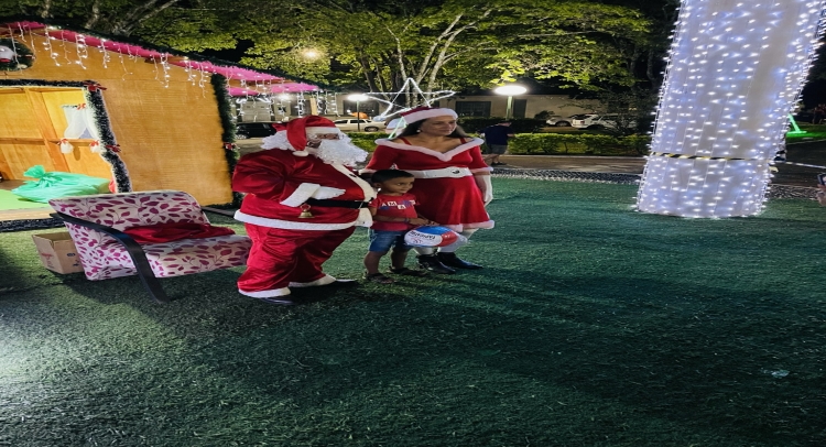 CHEGADA DO PAPAI NOEL REUNE CENTENAS DE FAMÍLIAS TAPIRATIBENSES.