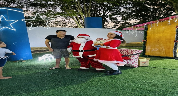 CHEGADA DO PAPAI NOEL REUNE CENTENAS DE FAMÍLIAS TAPIRATIBENSES.