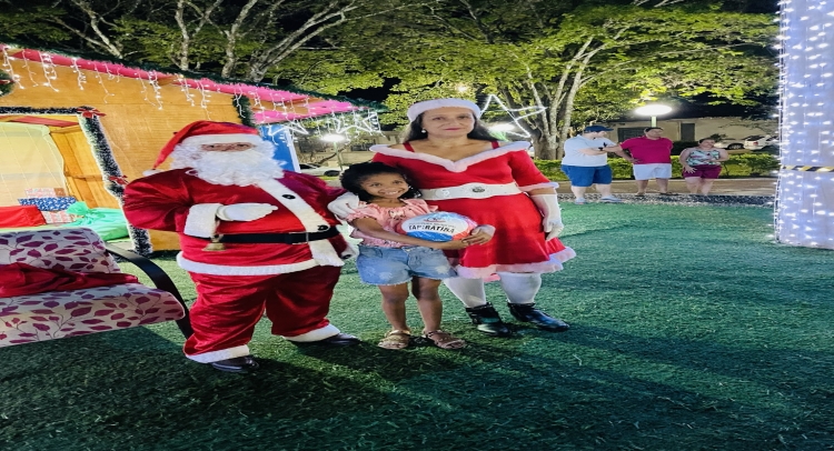 CHEGADA DO PAPAI NOEL REUNE CENTENAS DE FAMÍLIAS TAPIRATIBENSES.