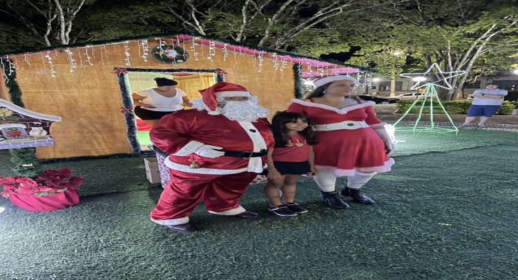 CHEGADA DO PAPAI NOEL REUNE CENTENAS DE FAMÍLIAS TAPIRATIBENSES.