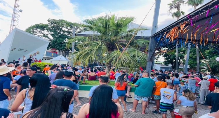 UM CARNAVAL PARA AS FAMÍLIAS TAPIRATIBENSES